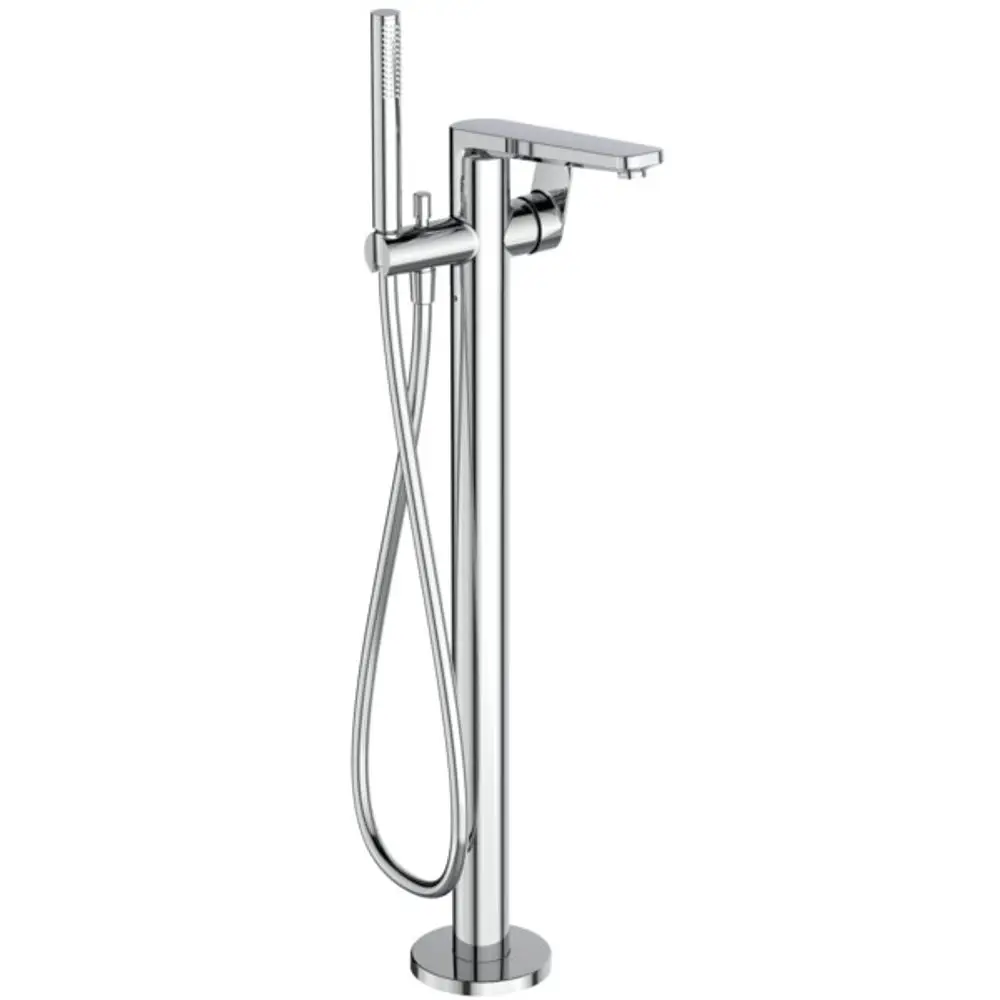 Freistehende Wannenarmatur aus Chrom von Ideal Standard, mit separater Handbrause und flexibler Schlauchführung. Minimalistisches Design für moderne Badezimmer.